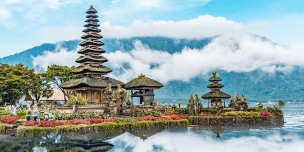 A picture of Ulun Danu Beratan Temple located in Bali which is an international place for honeymoon